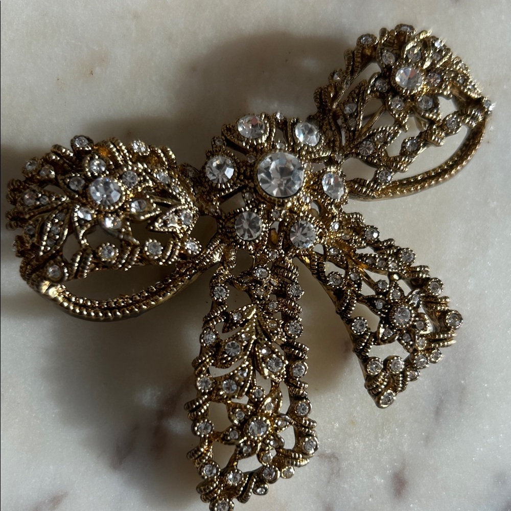 Vintage Elegant Gold Bow Brooch with Crystals collector item - Picture 8 of 8